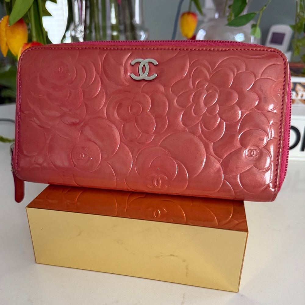 (SOLD) CHANEL Pink Floral Embossed Wallet
